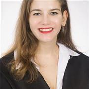 Formadora, graduada social y maestra con diferentes titulaciones para poder ayudarte.